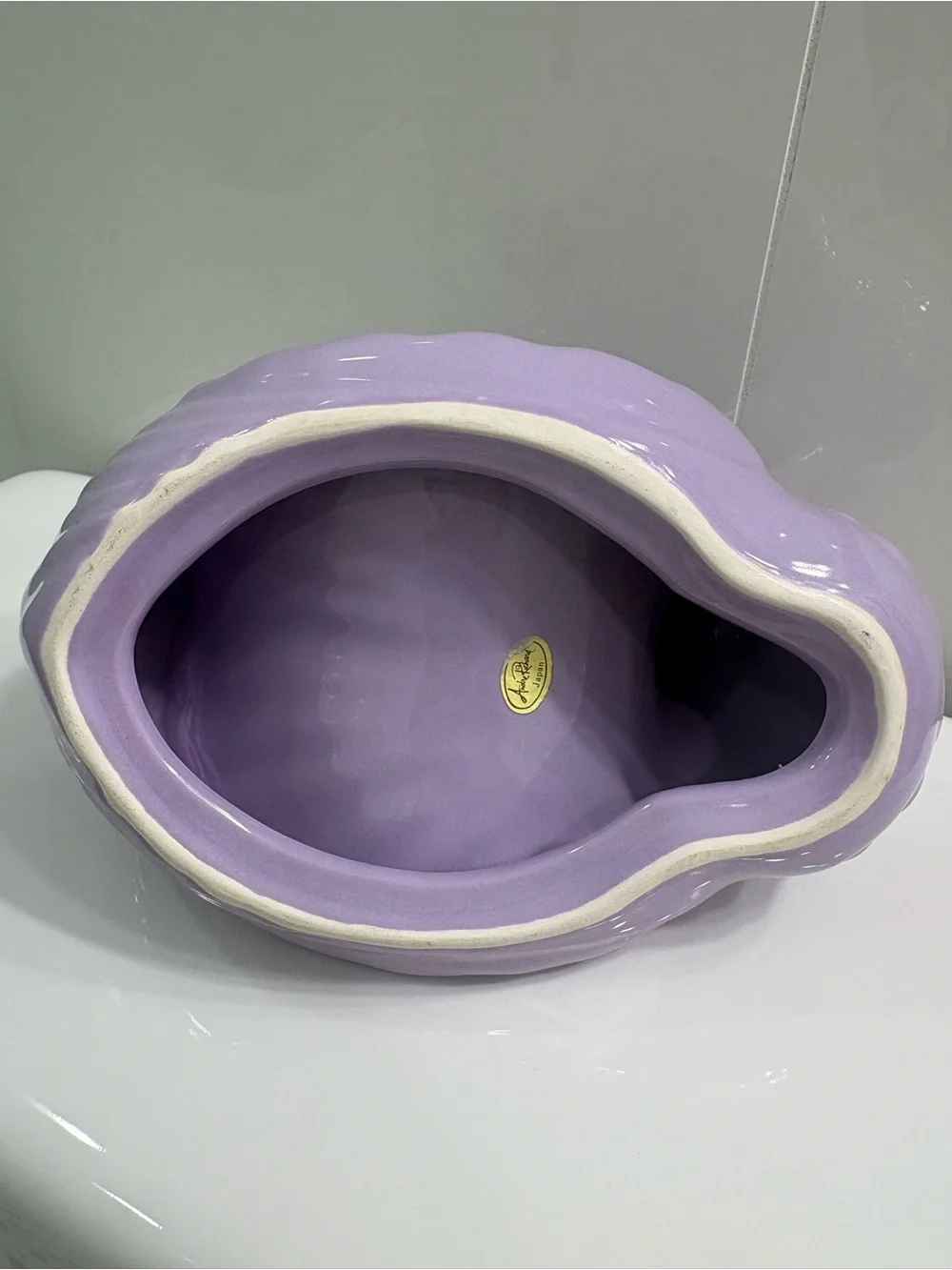 Vintage Lavender Ceramic Swan towel and washcloth holder